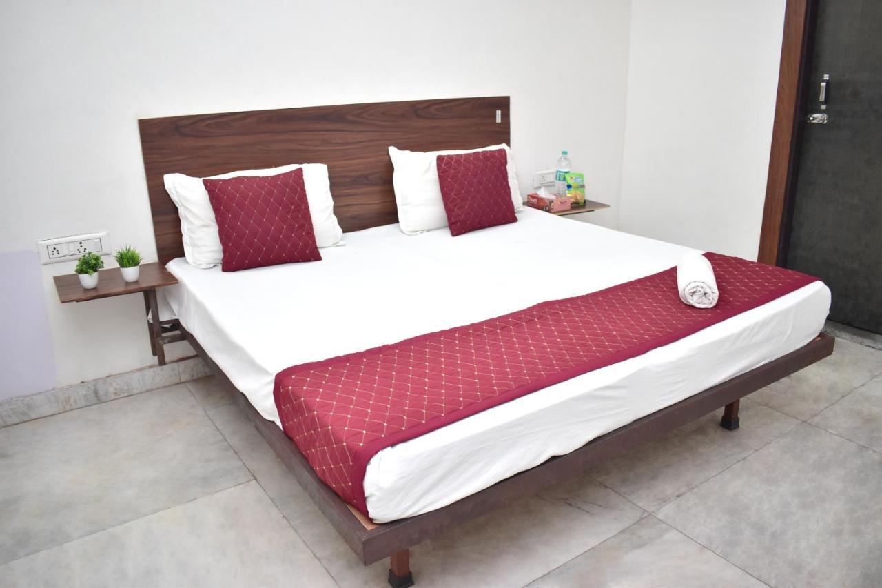 Hotel Dream Inn Anand Vihar Couple Friendly Near Railway Station New Delhi Buitenkant foto